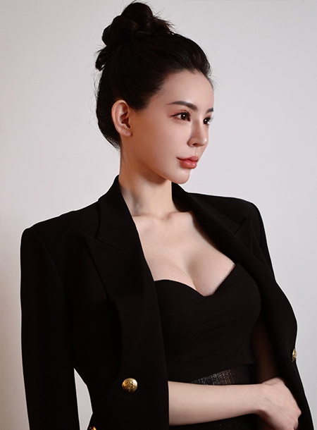 Half rib nose augmentation, nostril reduction, eye corner opening, double eyelid stitching, and Queen wave breast augmentation surgery.