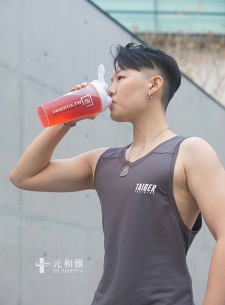 Breast reduction surgery to break free from constraints and embark on the dazzling path to bodybuilding championship.