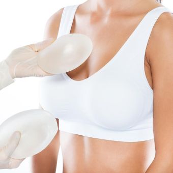 Breast augmentation surgery recommendation guide, popular materials and surgery comparison, professional experience sharing by Dr. Liu Zongxian.